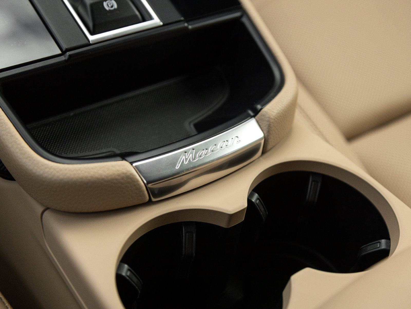 Certified 2024 Porsche Macan AWD/4WD image 28