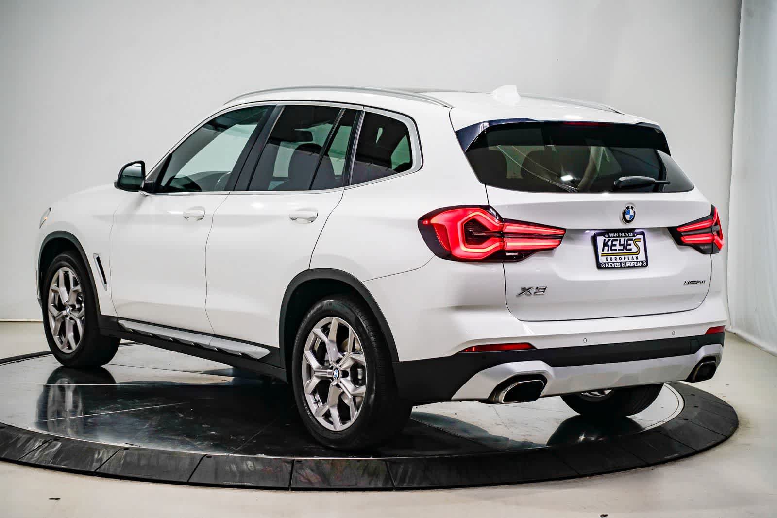 Used 2022 BMW X3 xDrive30i w/ Convenience Package AWD/4WD image 2