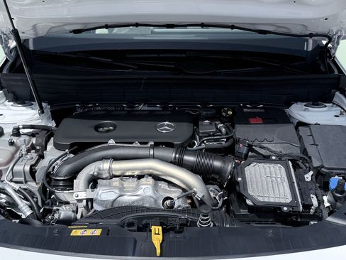 Used 2025 Mercedes-Benz GLB 250 image 21