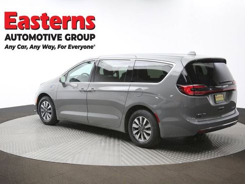 Used 2022 Chrysler Pacifica Touring-L FWD image 64