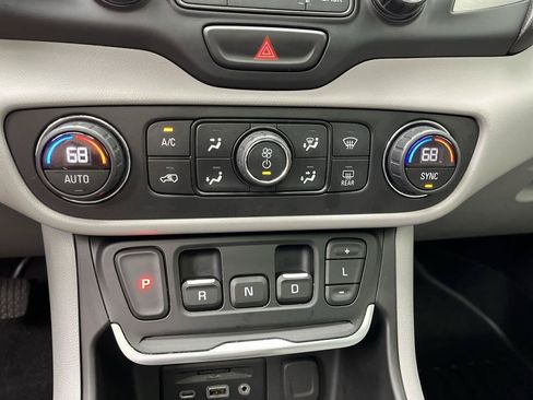 Used 2020 GMC Terrain SLT w/ Preferred Package AWD/4WD image 23