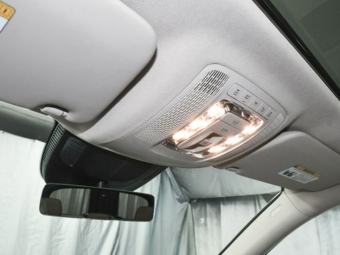 Used 2025 Mercedes-Benz GLE 450e 4MATIC w/ AMG Line Exterior image 46