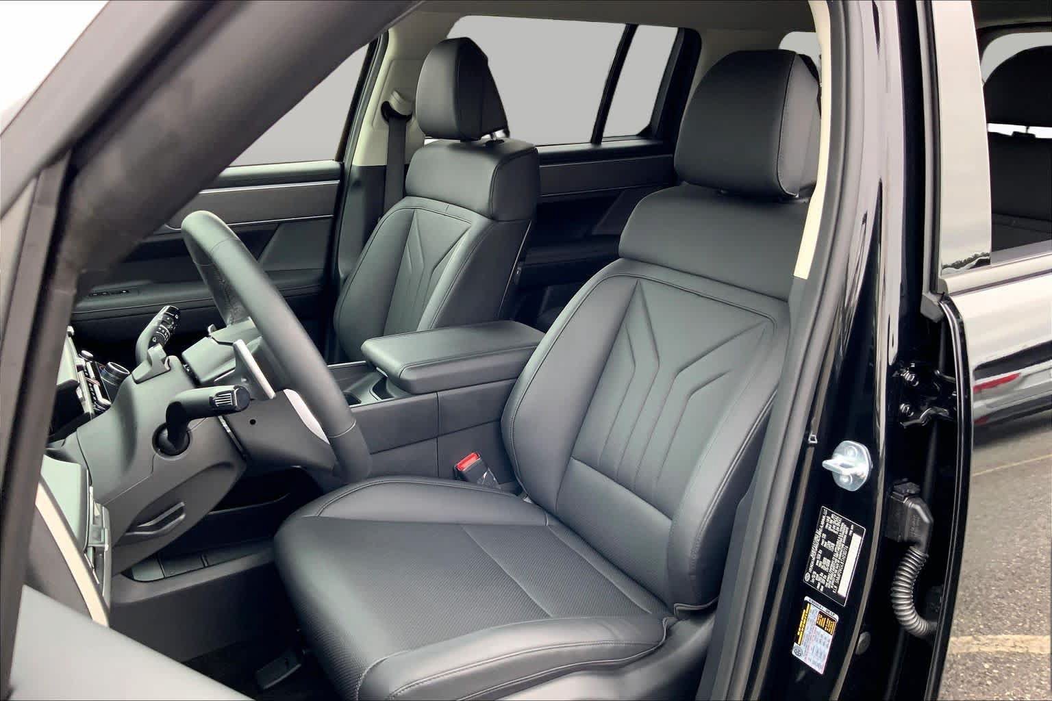 Used 2026 Hyundai Santa Fe SEL FWD image 7