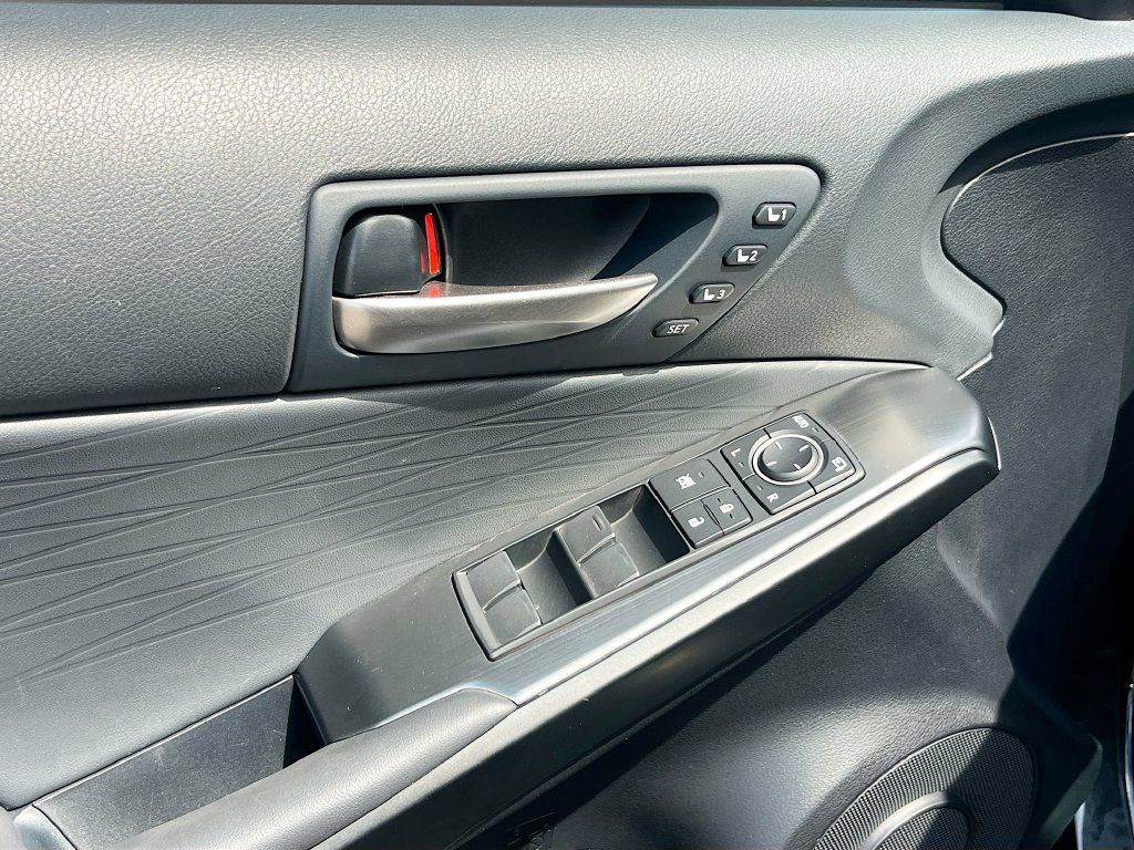 Used 2025 Lexus IS 500 w/ Accessory Package RWD image 18