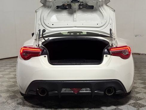 Used 2017 Toyota 86 860 Special Edition RWD image 6