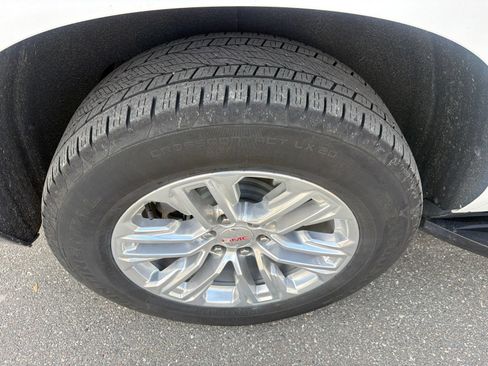 Used 2023 GMC Yukon SLT w/ SLT Luxury Package RWD image 12