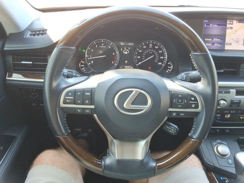 Used 2016 Lexus ES 350 w/ Luxury Package w/Wood Trim FWD image 26