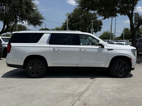 Used 2023 GMC Yukon XL Denali w/ Max Trailering Package AWD/4WD image 3