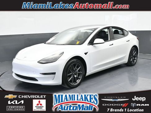 Used 2021 Tesla Model 3 Standard Range Plus image 1