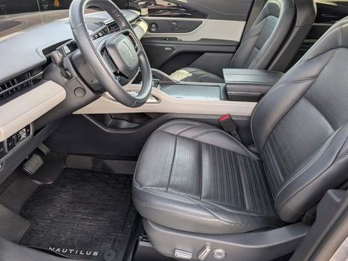 Used 2024 Lincoln Nautilus Reserve w/ Equipment Group 202A image 15