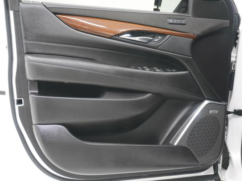 Used 2020 Cadillac Escalade Luxury RWD image 14