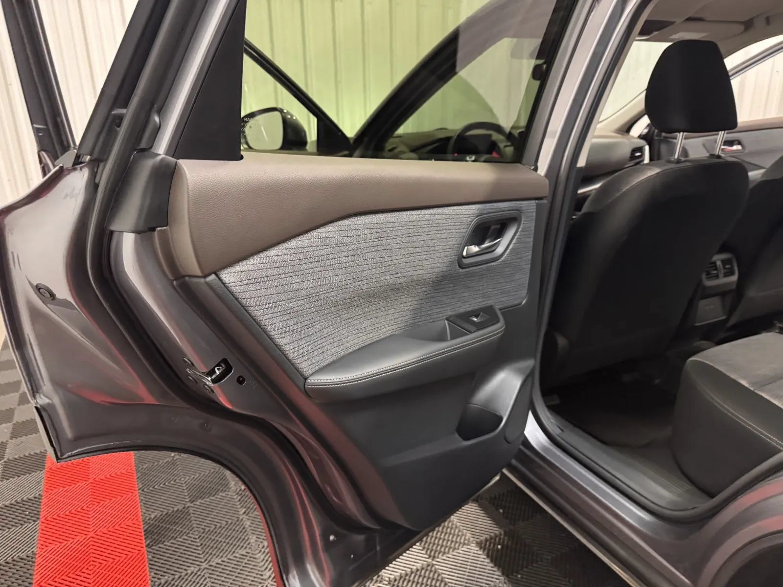 Used 2023 Nissan Rogue SV AWD/4WD image 36