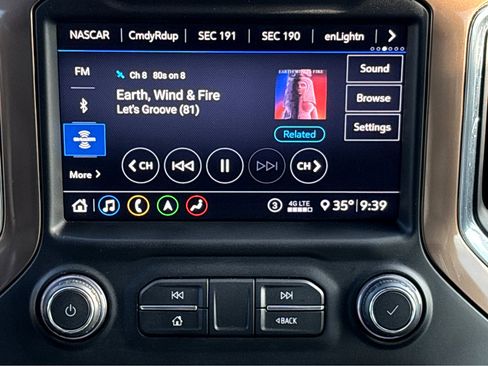 Used 2020 Chevrolet Silverado 1500 High Country w/ Technology Package image 8