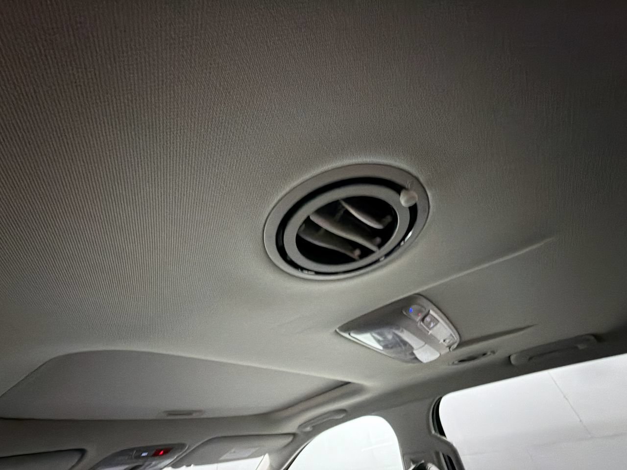 Used 2025 Kia Telluride S FWD image 22