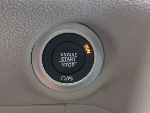 Certified 2021 Chrysler Pacifica Touring-L image 26