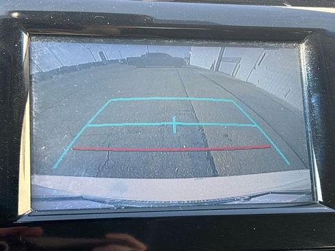 Used 2018 Toyota Camry LE image 10