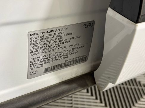 Used 2024 Audi Q4 e-tron Prestige image 20