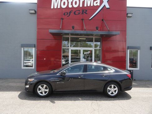 Used 2023 Chevrolet Malibu LS FWD image 2
