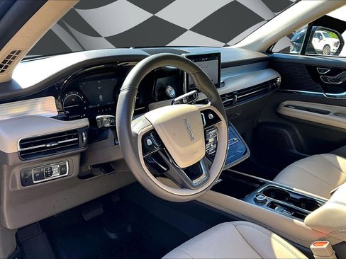 Used 2022 Lincoln Corsair AWD w/ Premium Package image 13