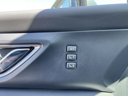 Used 2023 Subaru Ascent Limited w/ Technology Package image 6