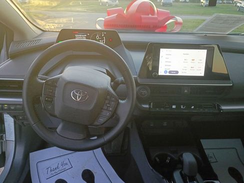 Used 2025 Toyota Prius LE image 18