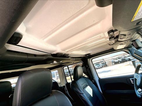 Certified 2022 Jeep Wrangler Unlimited Sahara w/ Cold Weather Group image 14