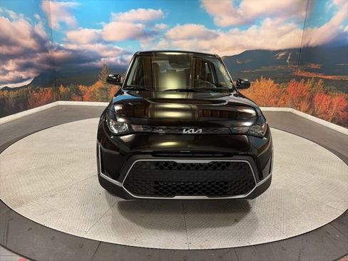 Used 2025 Kia Soul LX FWD image 3