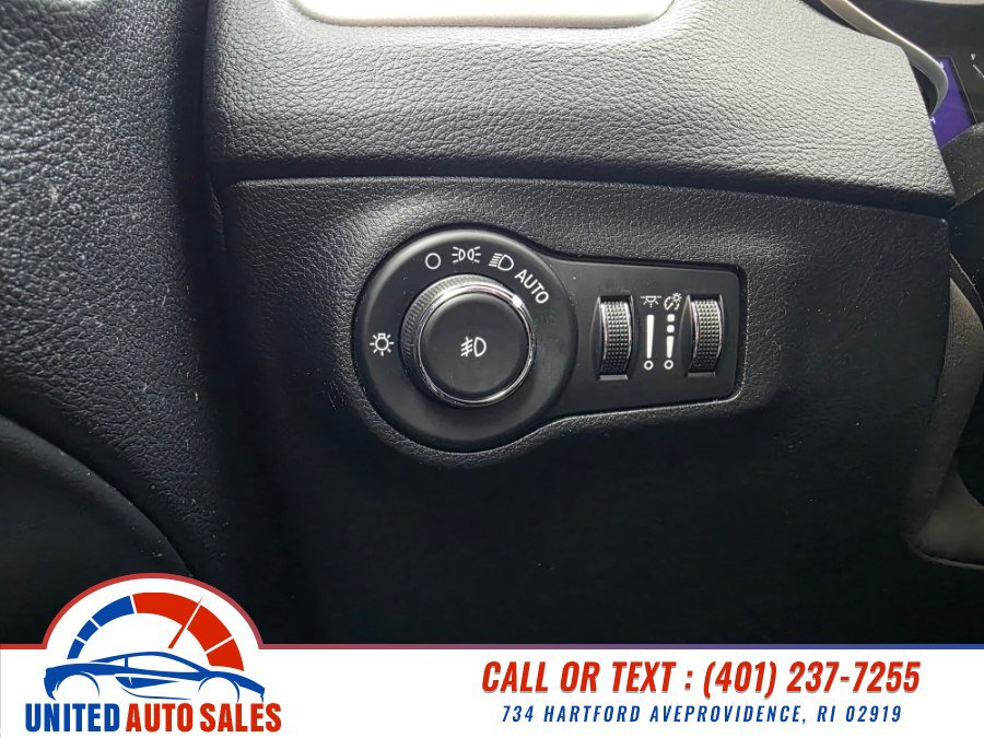 Used 2020 Jeep Compass Latitude AWD/4WD image 18