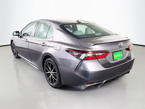 Used 2023 Toyota Camry SE image 7