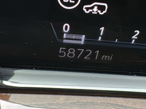 Used 2021 Cadillac Escalade Premium Luxury Platinum image 18