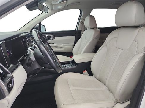Used 2021 Kia Sorento S image 11