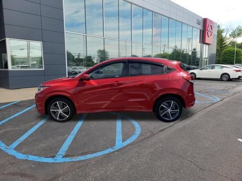 Used 2019 Honda HR-V Touring image 2