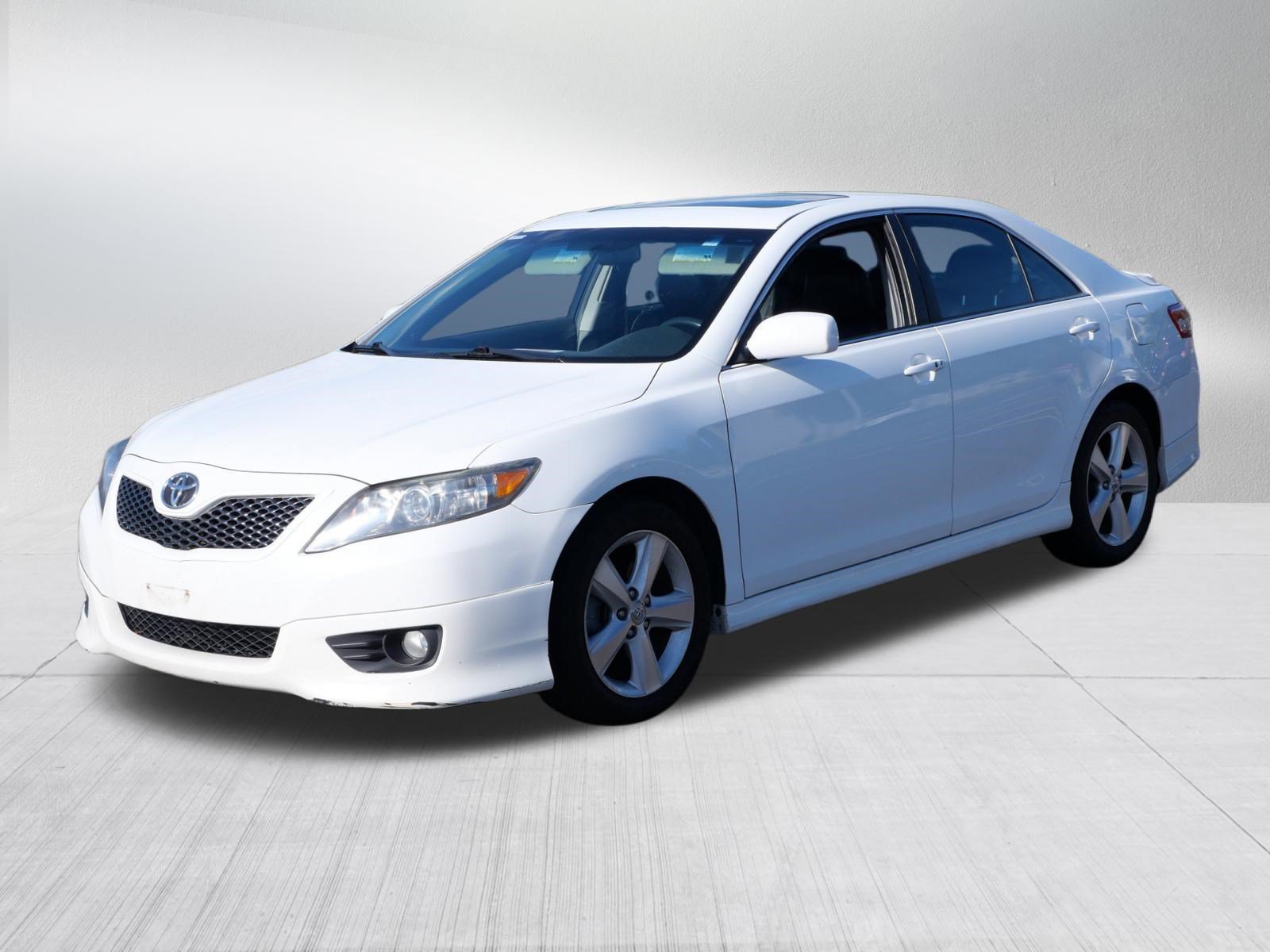 Used 2011 Toyota Camry SE w/ Sport Leather Pkg FWD image 3