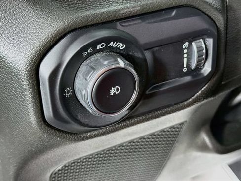Used 2023 Jeep Wrangler Unlimited Sahara w/ Cold Weather Group AWD/4WD image 10