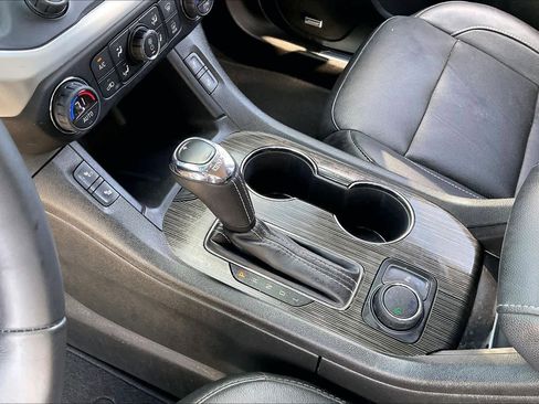 Used 2017 GMC Acadia SLT image 15