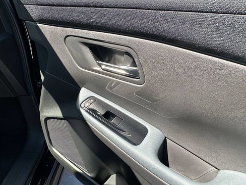 New 2026 Nissan Leaf SV+ w/ Floor Mat Package (SV+) FWD image 15