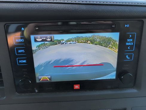 Used 2017 Toyota Sienna L image 25