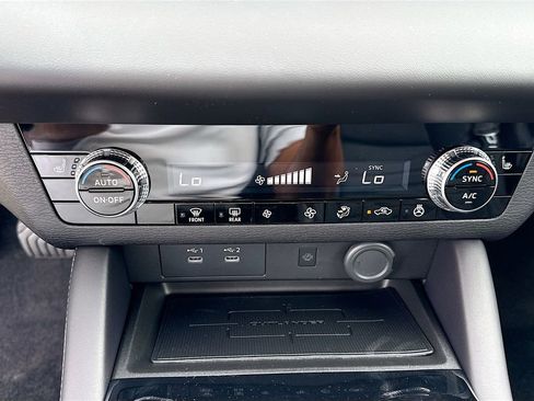 New 2026 Mitsubishi Outlander SE image 16