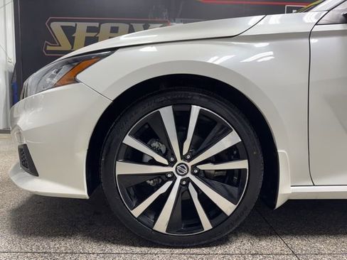 Used 2021 Nissan Altima 2.5 SR w/ SR Premium Package image 4