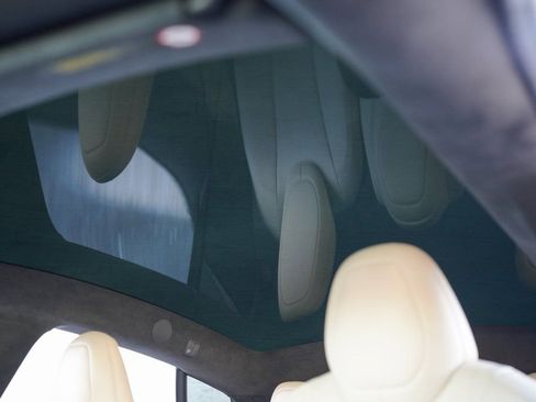 Used 2021 Tesla Model S Plaid image 33