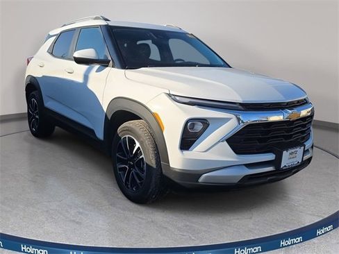 Used 2025 Chevrolet TrailBlazer LT w/ Driver Confidence Package image 4