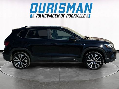 Used 2024 Volkswagen Taos SE image 7