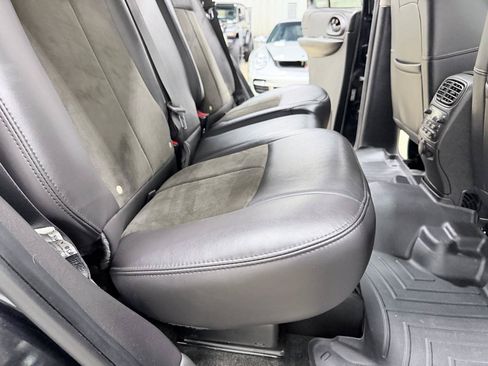 Used 2008 Chevrolet TrailBlazer SS w/ Sun And 6-Disc Cd Package RWD image 36
