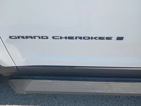Used 2023 Jeep Grand Cherokee L Laredo AWD/4WD image 46