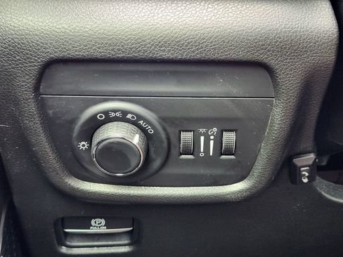 Used 2021 Jeep Grand Cherokee L Laredo RWD image 22