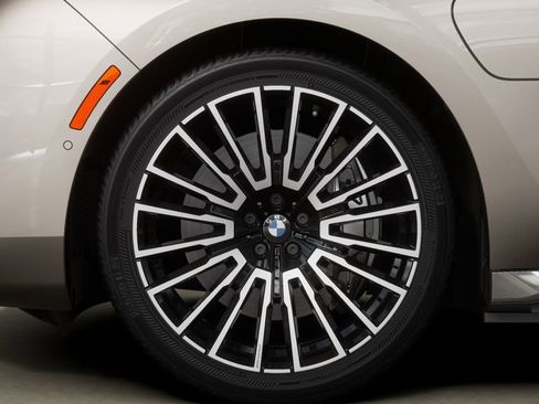 New 2026 BMW 750e xDrive w/ Executive Package image 34