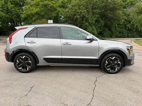 Used 2023 Kia Niro Wind w/ Wind Preserve Package FWD image 4