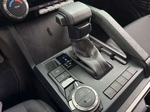 Used 2025 Toyota Tacoma SR5 AWD/4WD image 21