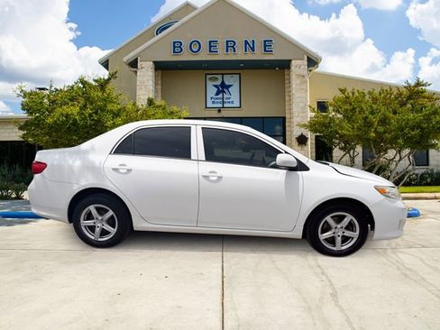 Used 2010 Toyota Corolla LE FWD image 5