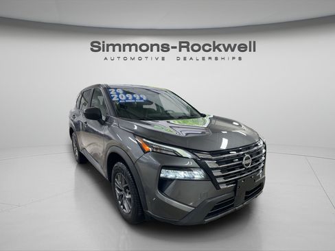 Used 2024 Nissan Rogue S AWD/4WD image 7
